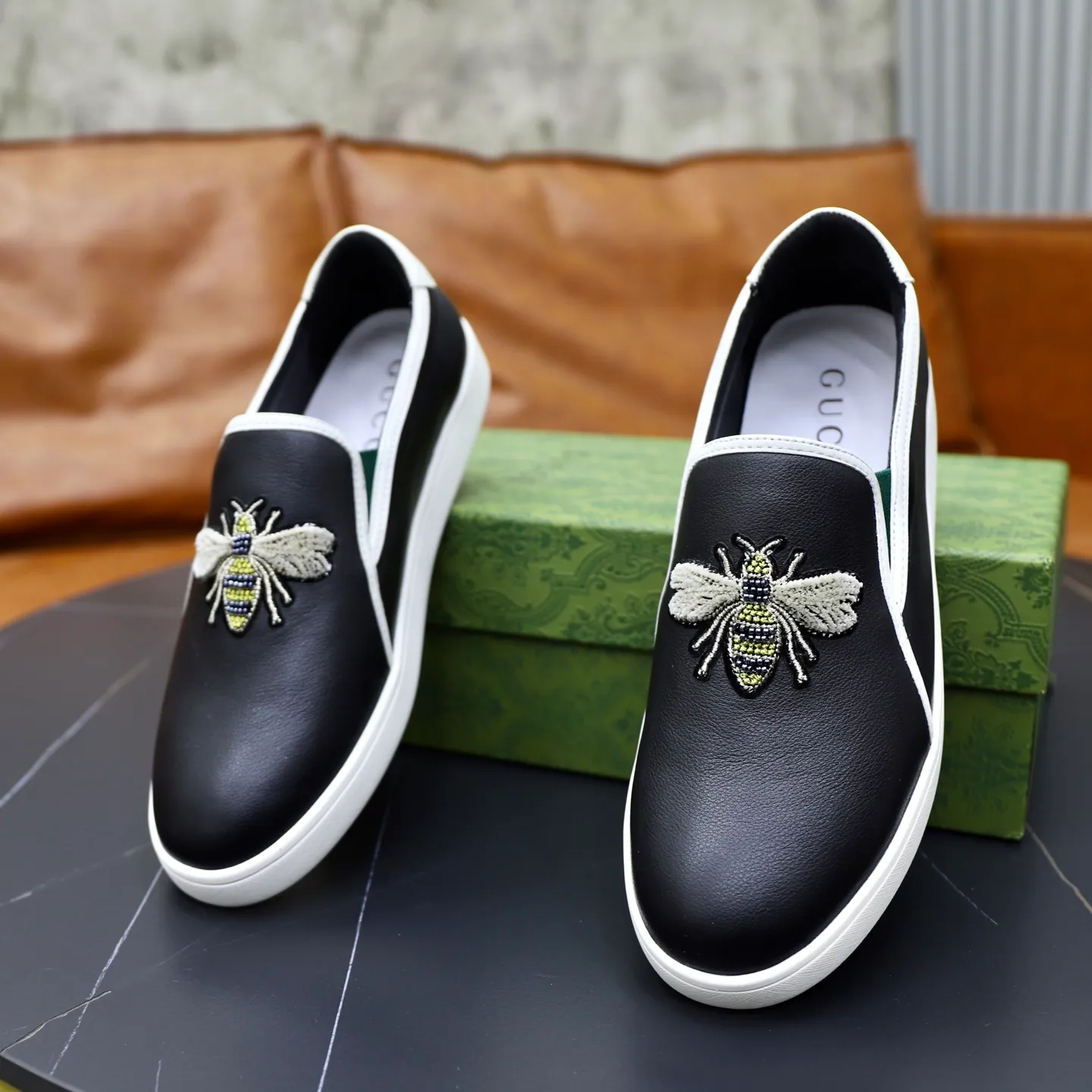 Ex-factory price: 440💰🙅‍♂️🙅‍♂️🙅‍♂️ Brand: Gucci GuCCI Standard code: 38-44 (45 customized) Grade: Same as the official website Material: Original leather splicing Comfortable and breathable pigskin lining Lightweight and wear-resistant sports outsole Style category: Men's fashionable casual shoes Running sneakers Distinguished luxury brand elements Top luxury Color: actual picture color